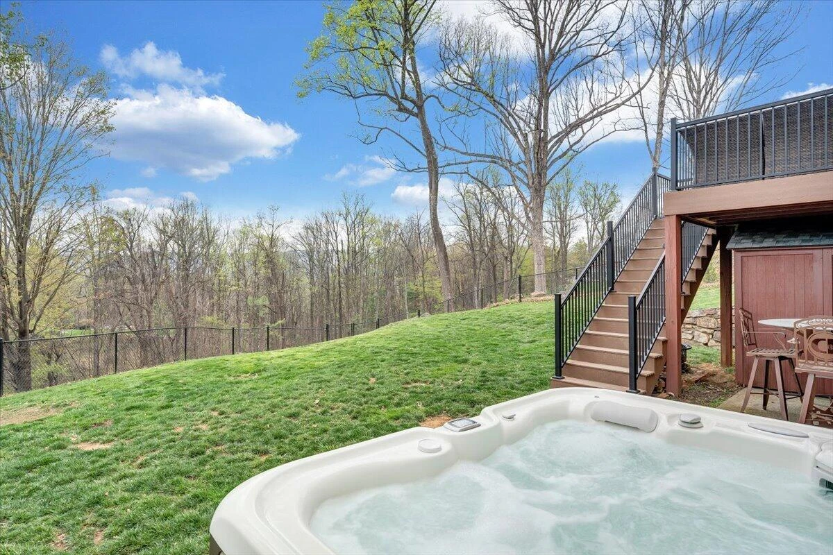 1562 Strawberry Mountain DR - Photo 54