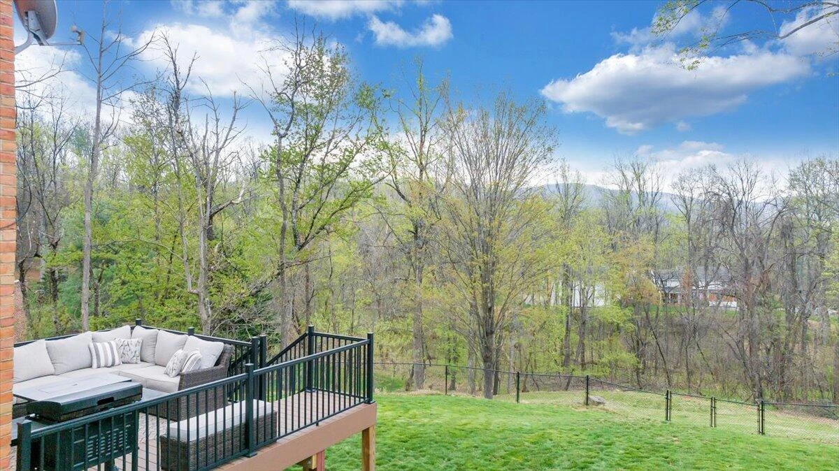 1562 Strawberry Mountain DR - Photo 56