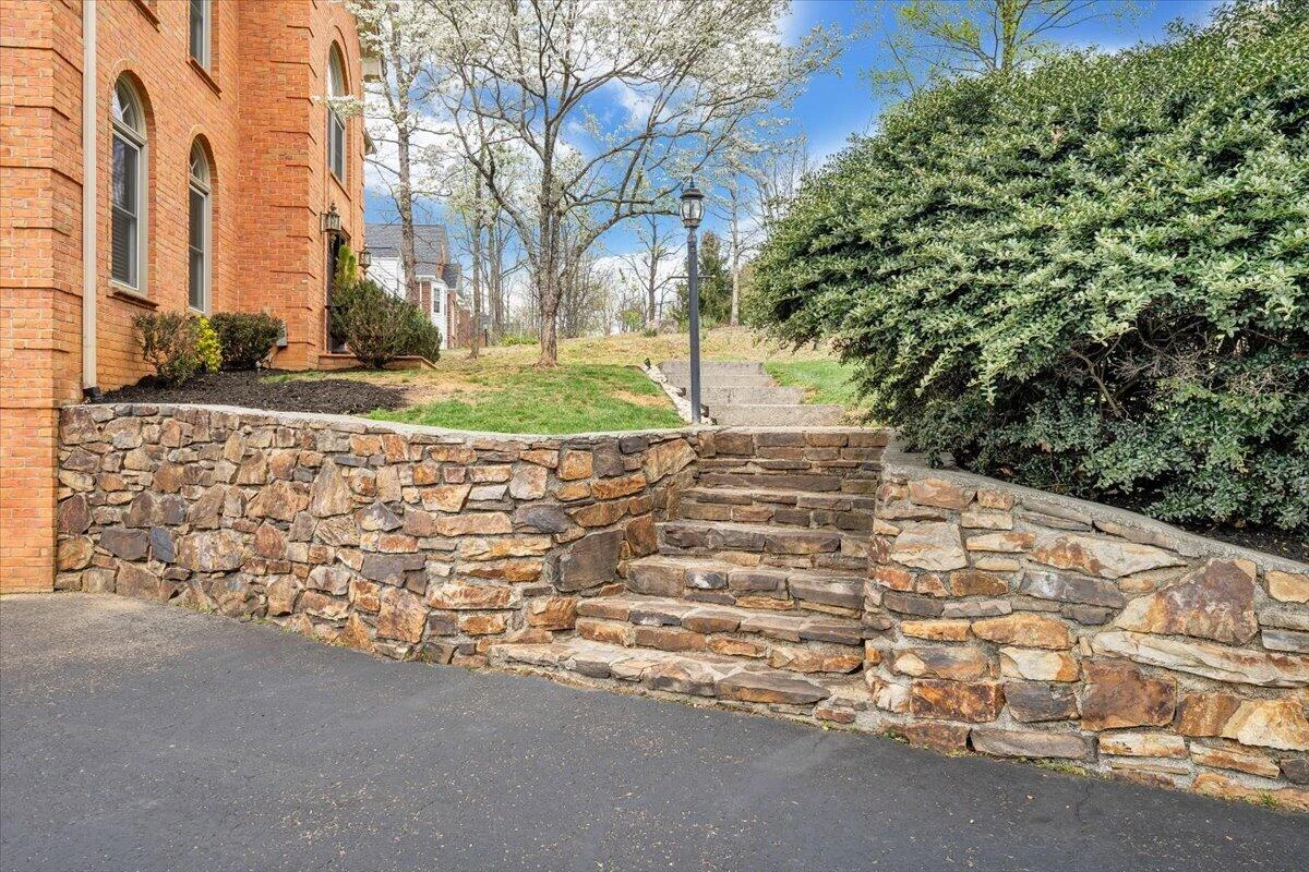 1562 Strawberry Mountain DR - Photo 57
