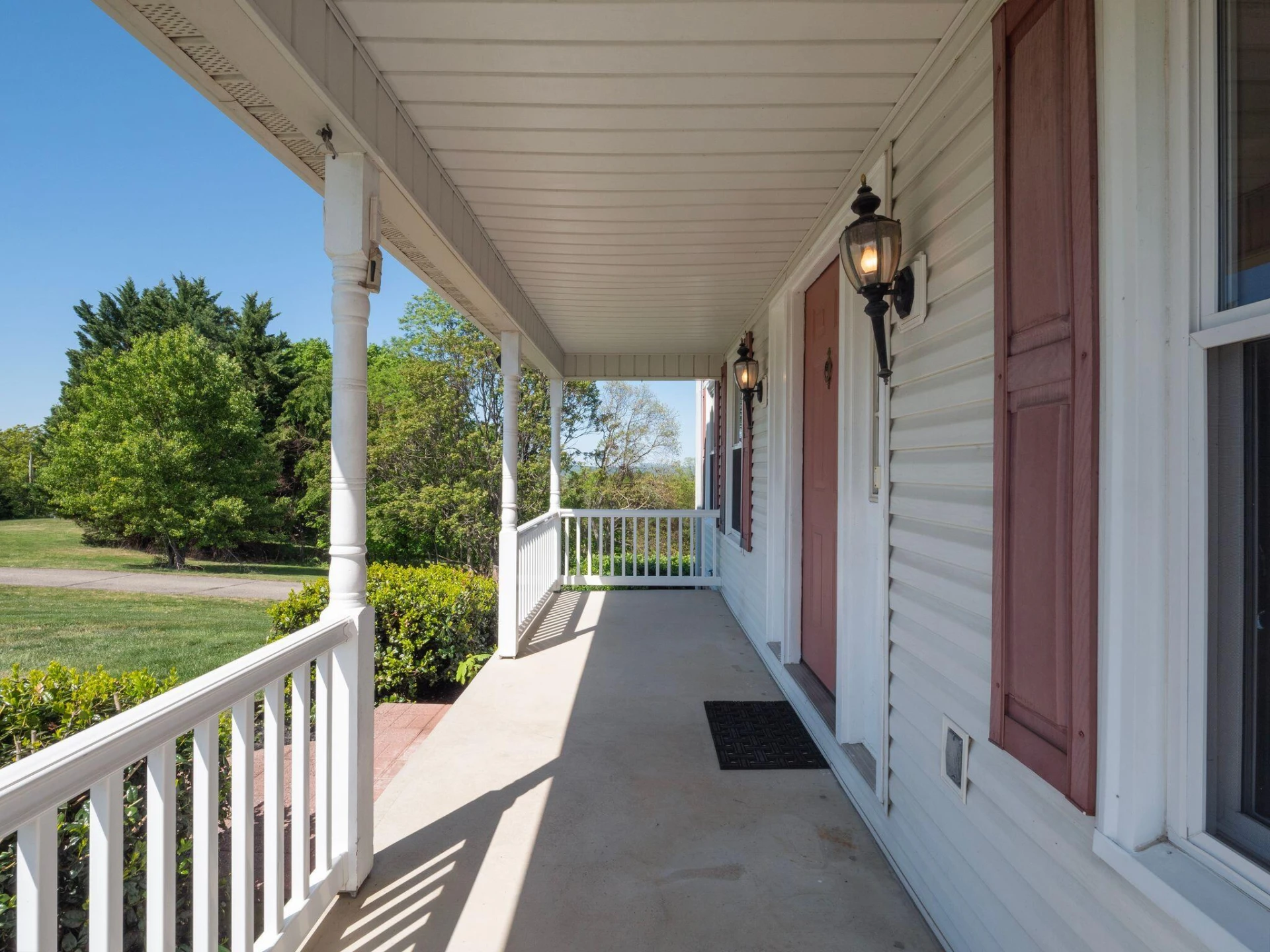 1658 Country Club RD - Photo 2