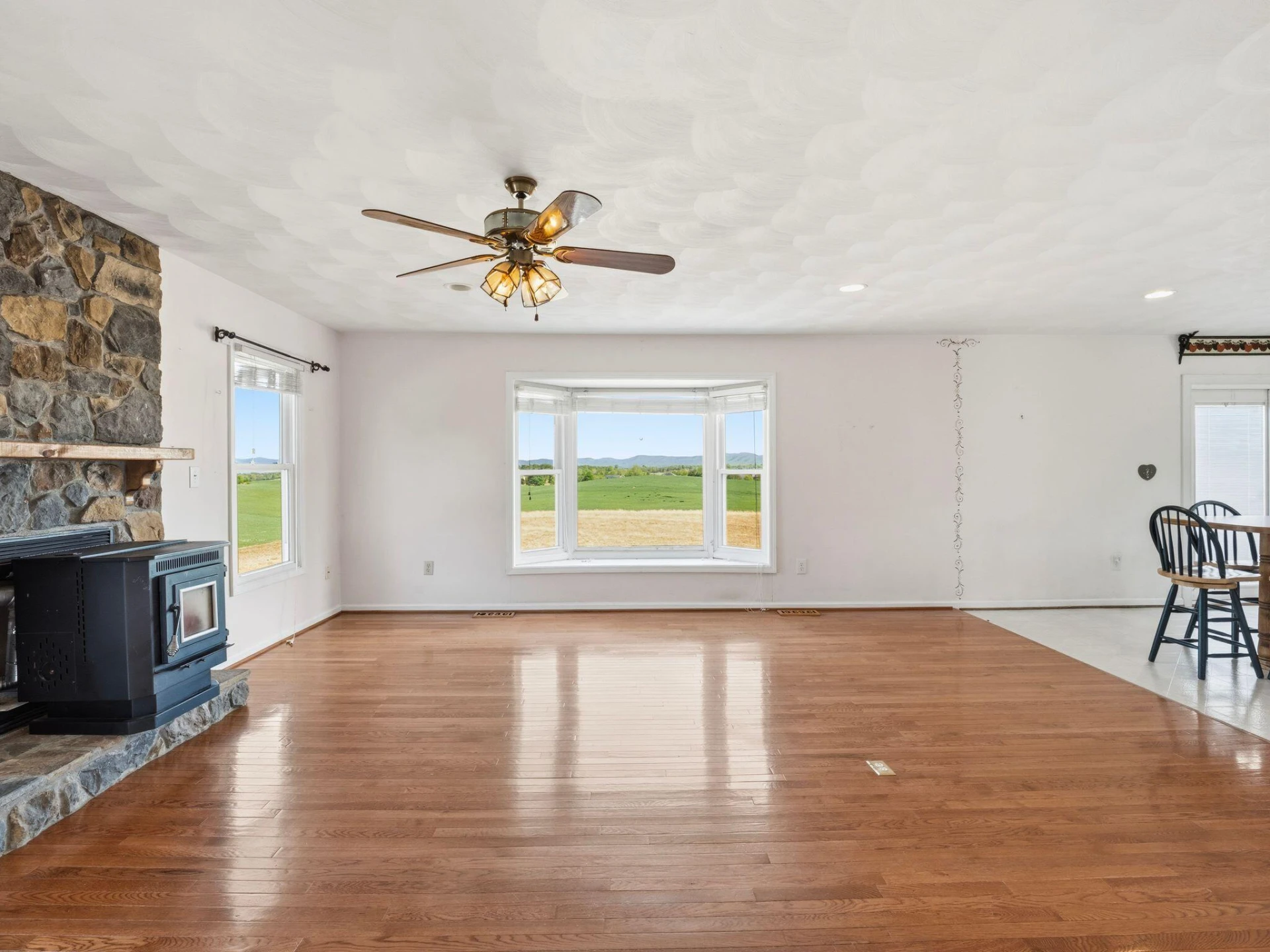 1658 Country Club RD - Photo 5