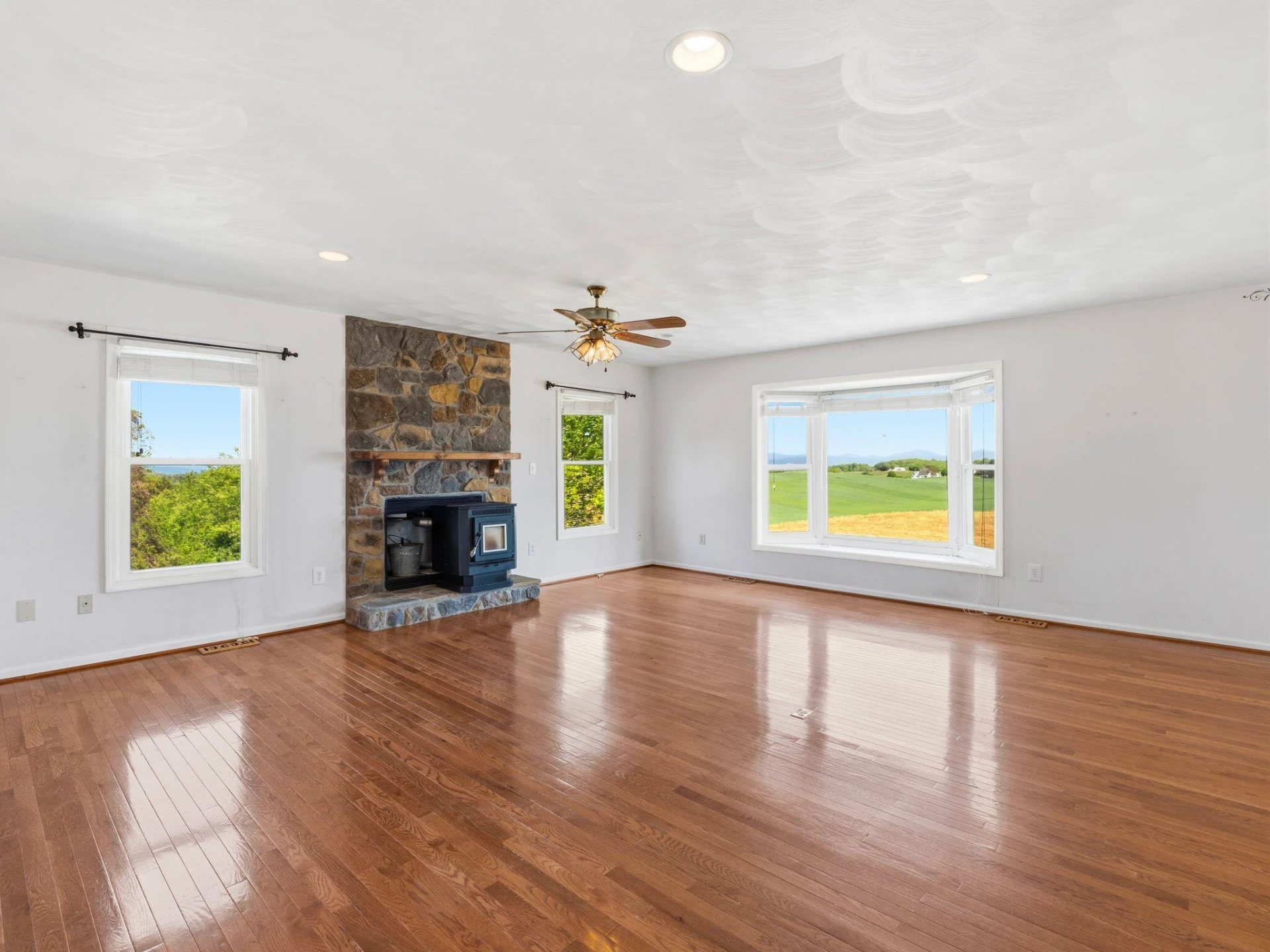 1658 Country Club RD - Photo 6