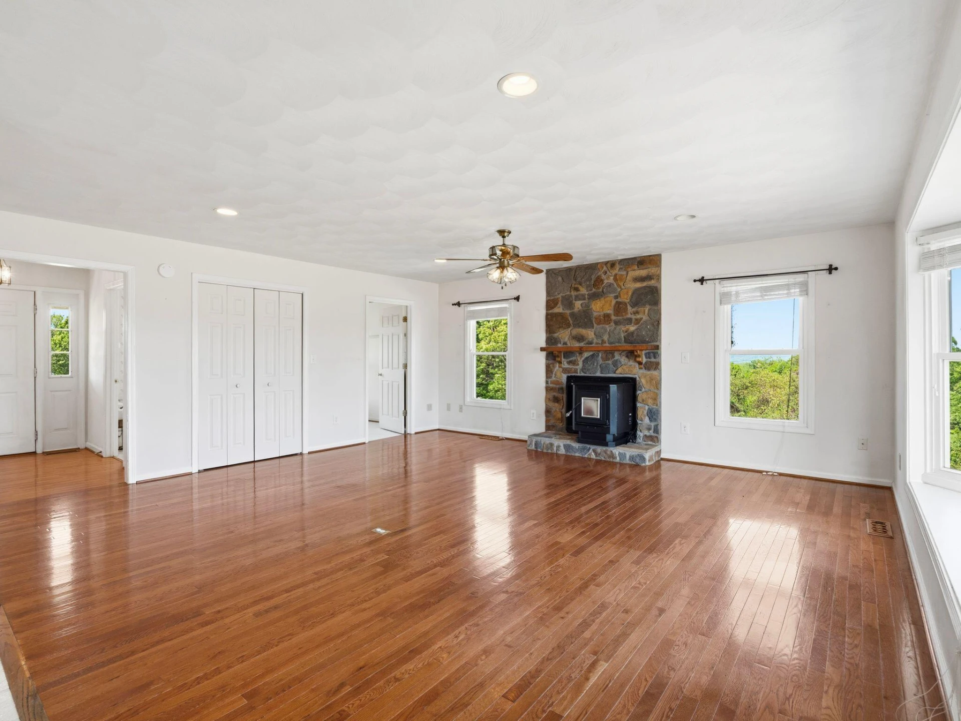 1658 Country Club RD - Photo 8