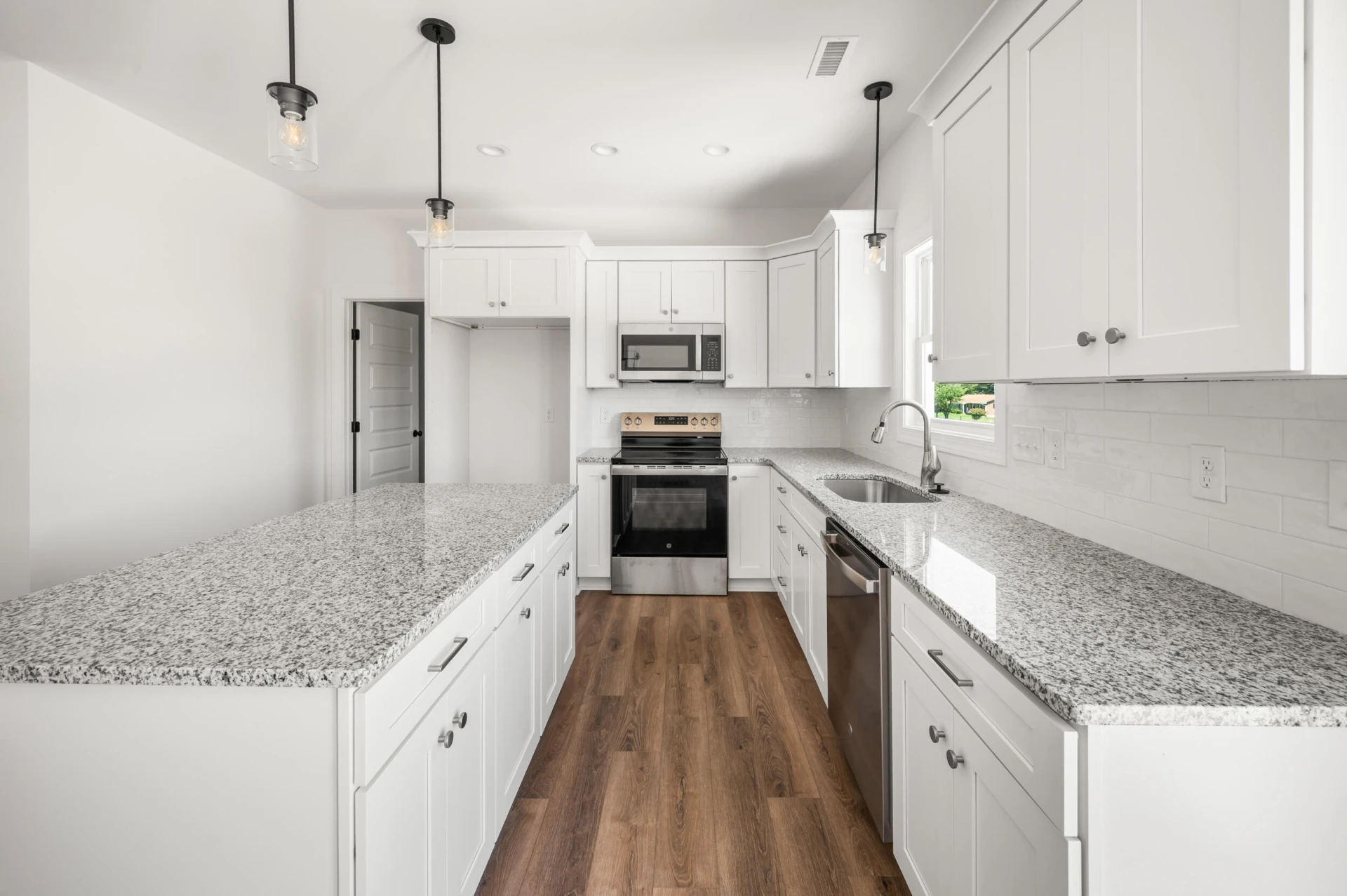 10424 Leesville RD - Photo 11