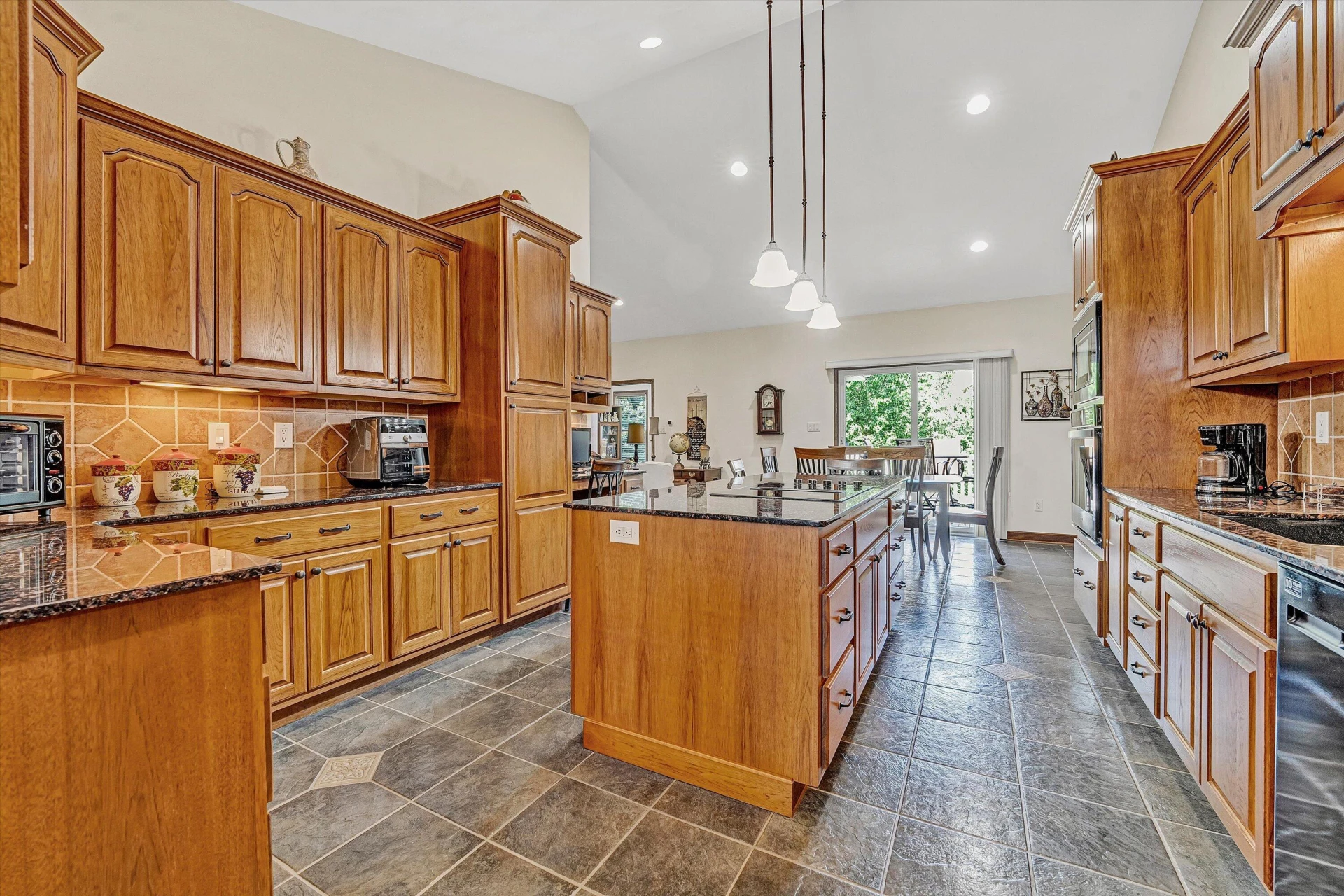 137 Whispering Meadows LN - Photo 18