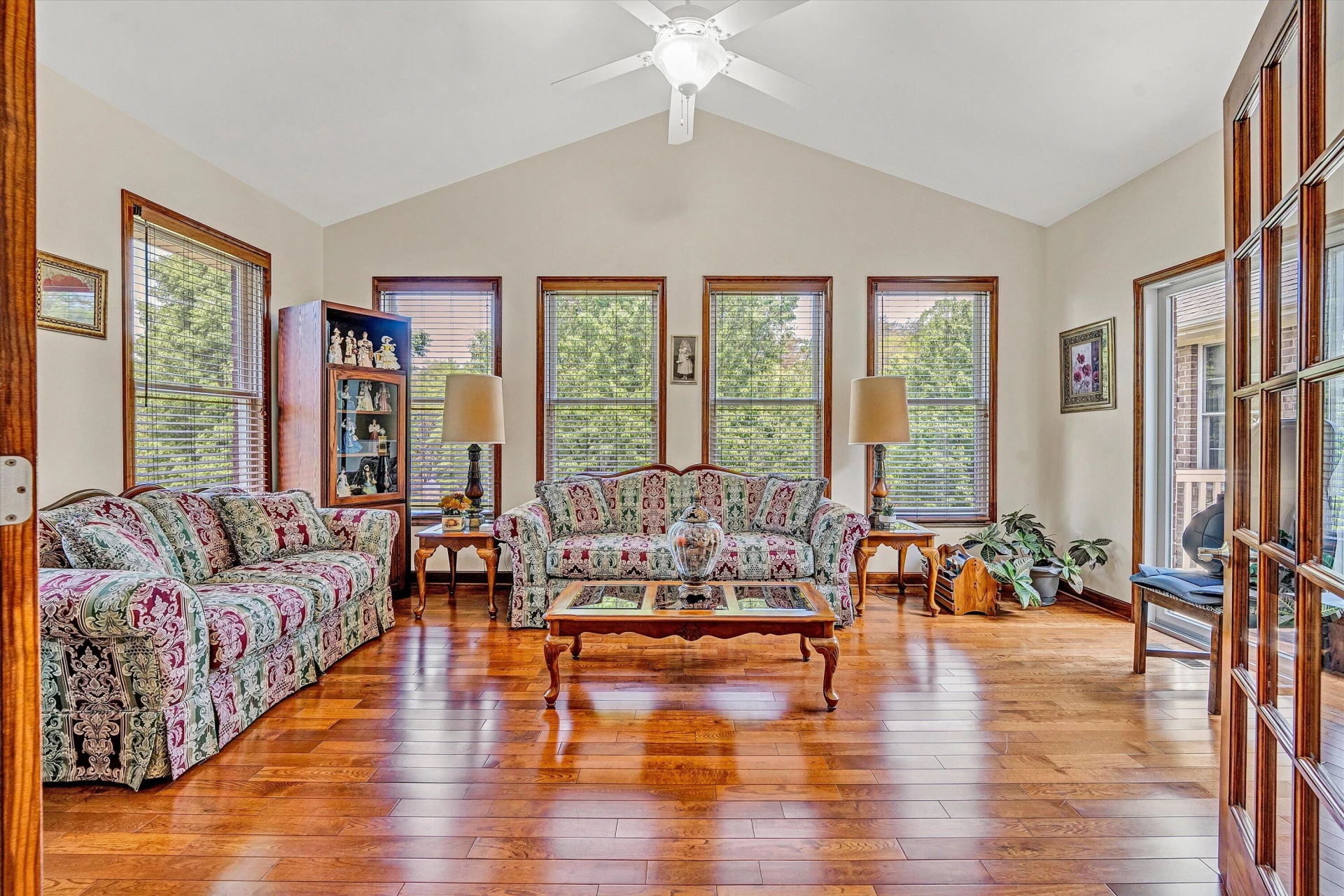 137 Whispering Meadows LN - Photo 20