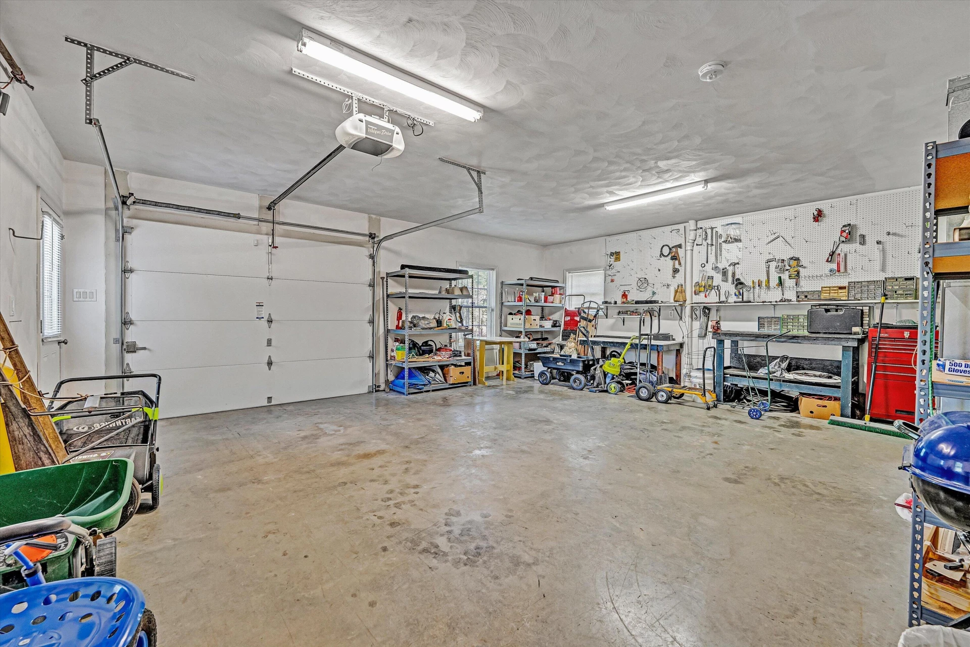 137 Whispering Meadows LN - Photo 36