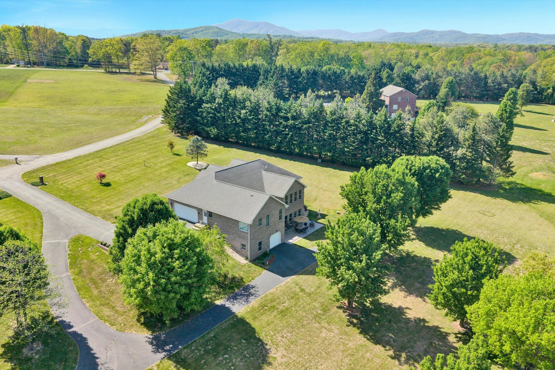137 Whispering Meadows LN - Photo 4