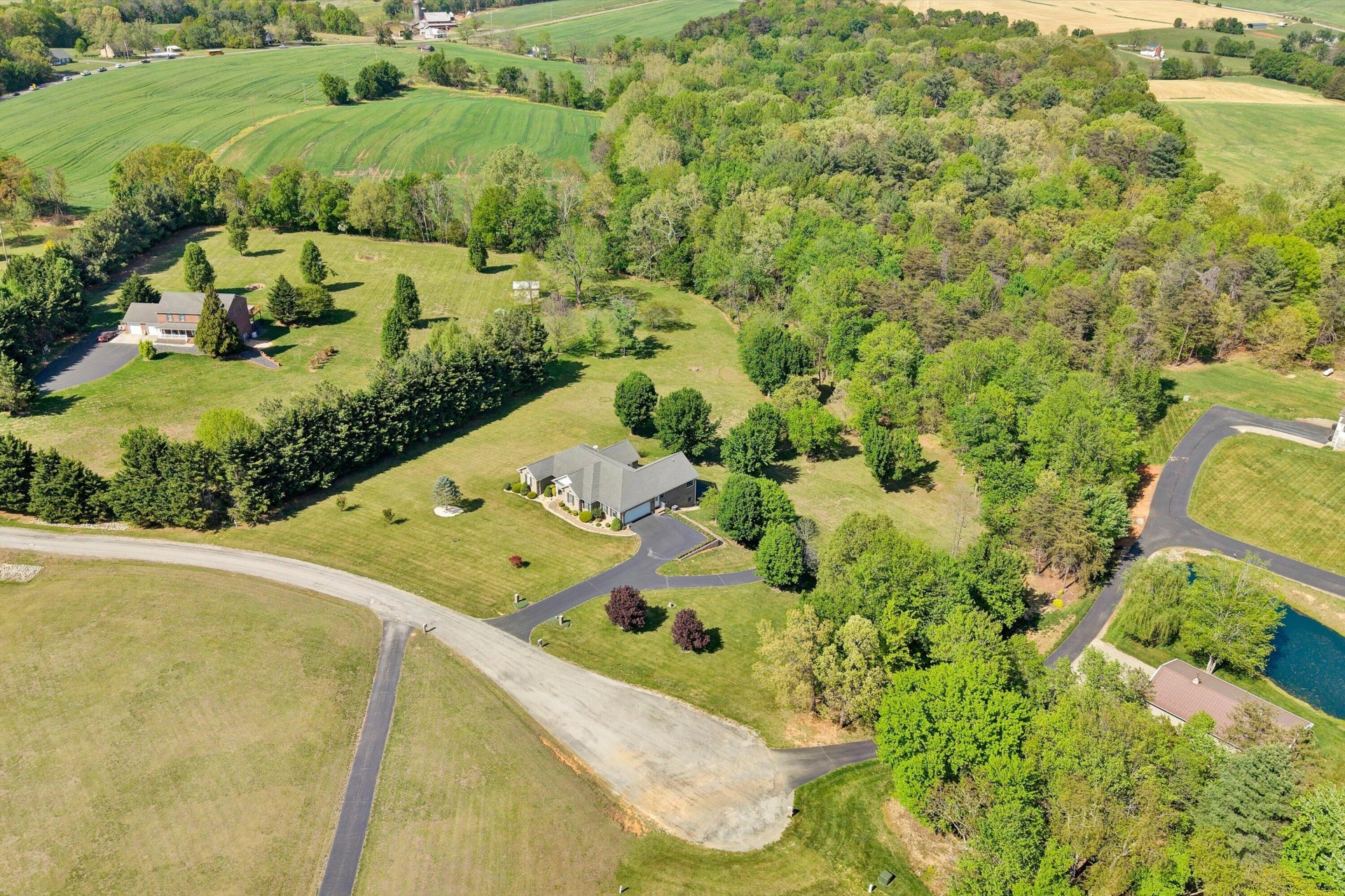 137 Whispering Meadows LN - Photo 56