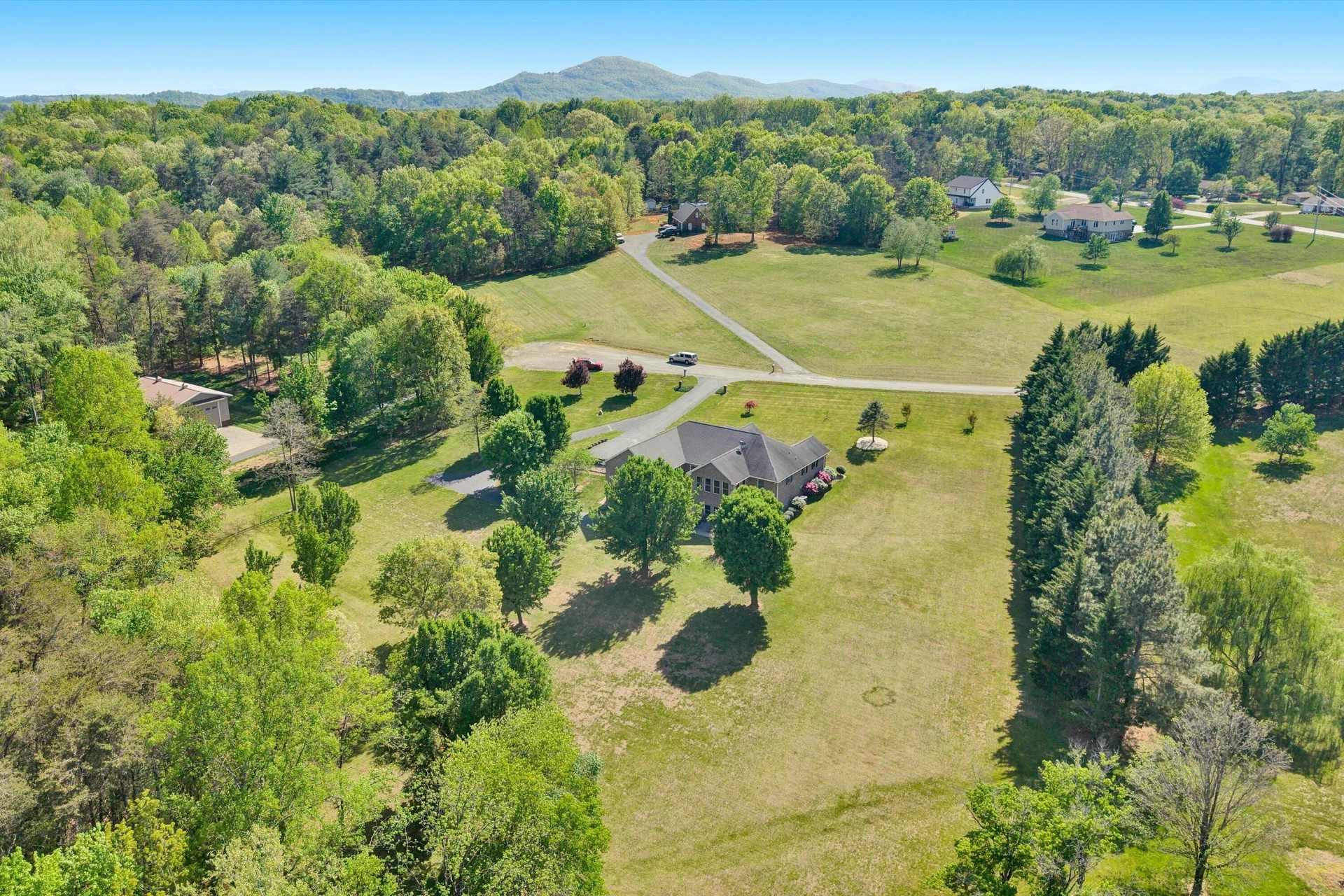 137 Whispering Meadows LN - Photo 58