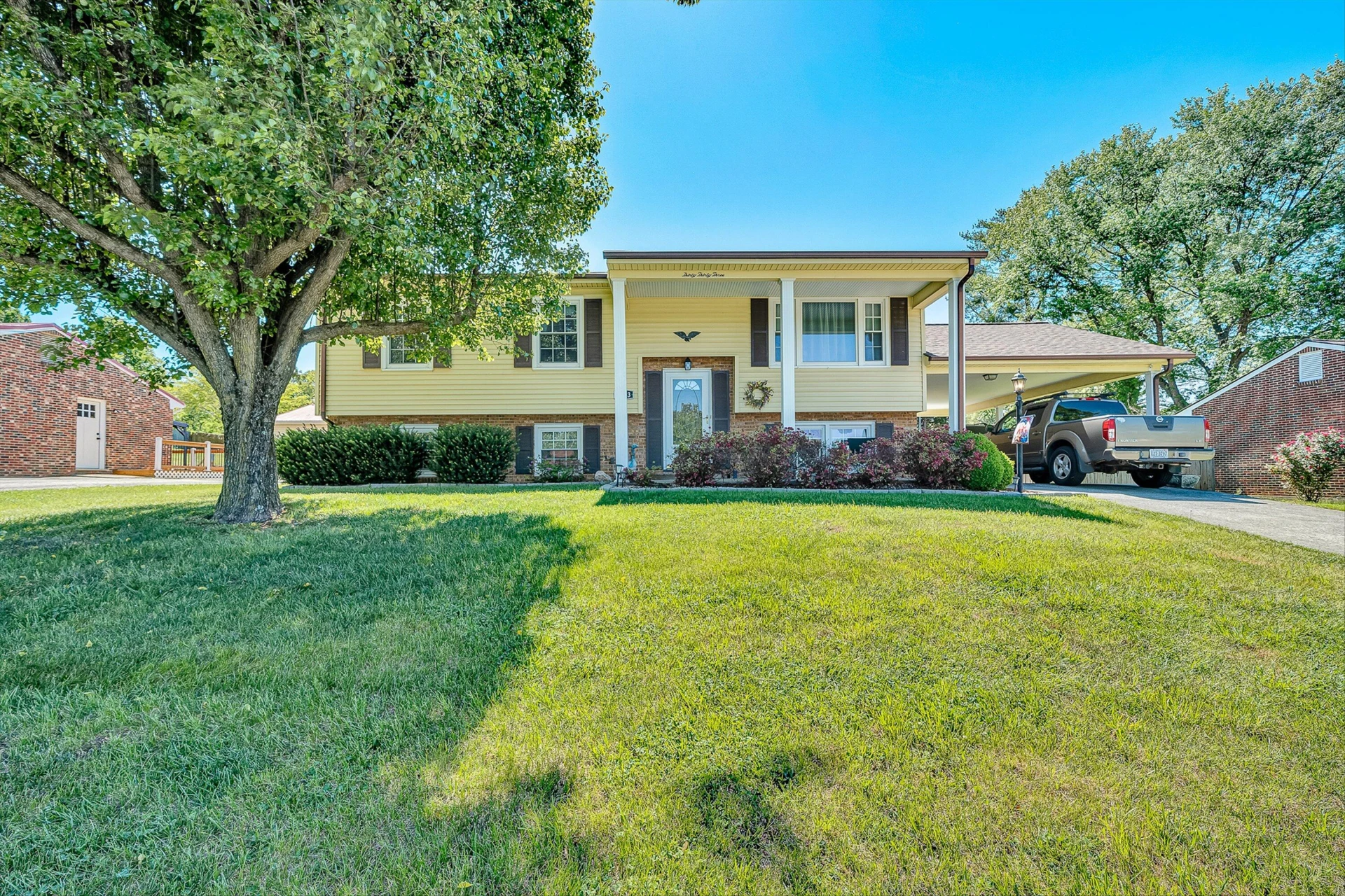 3033 Parham DR