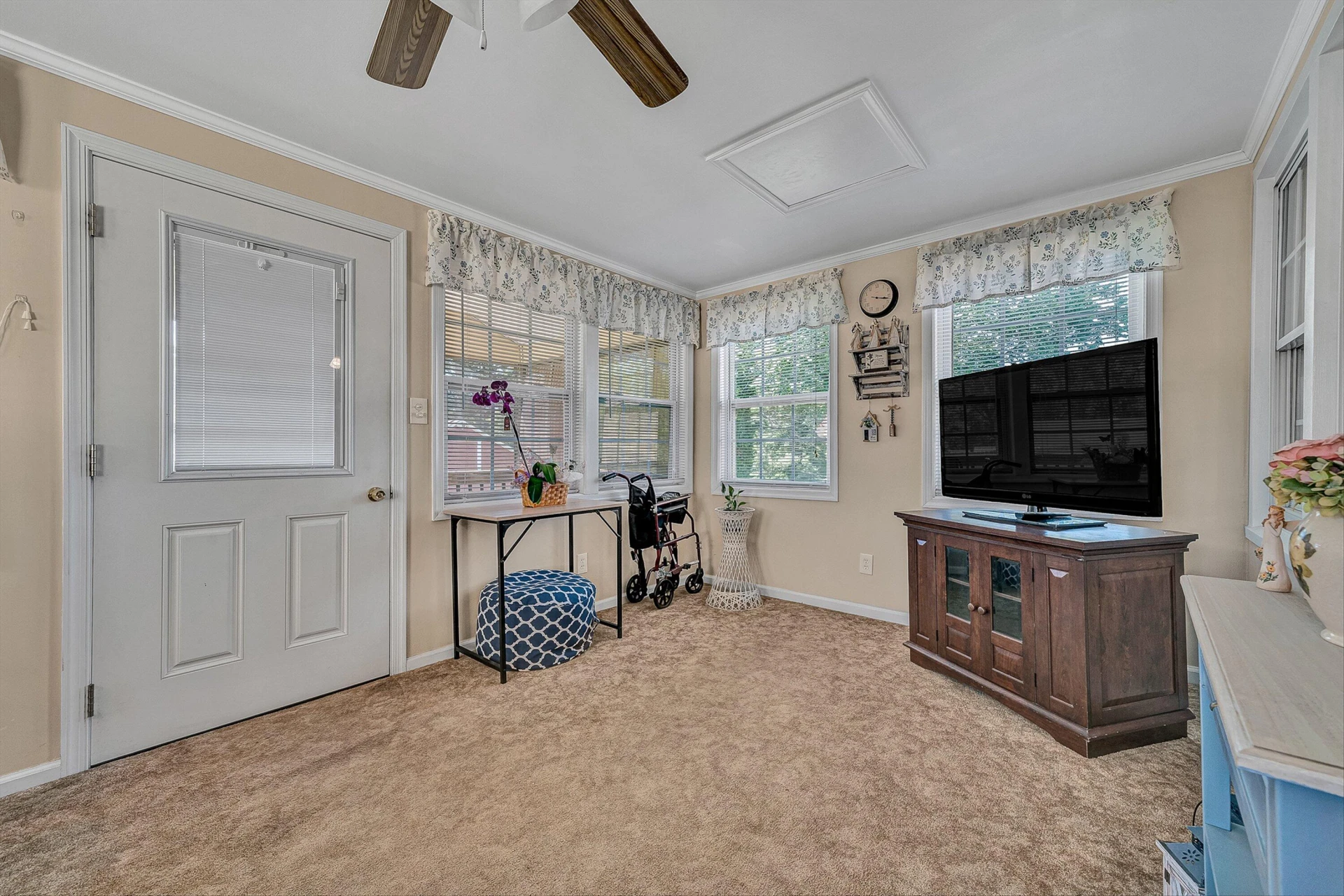 3033 Parham DR - Photo 11