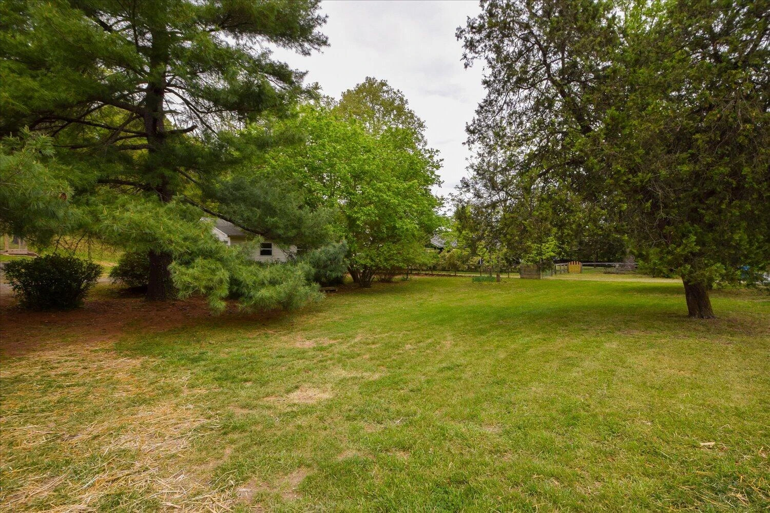 2249 Garden City BLVD SE - Photo 32