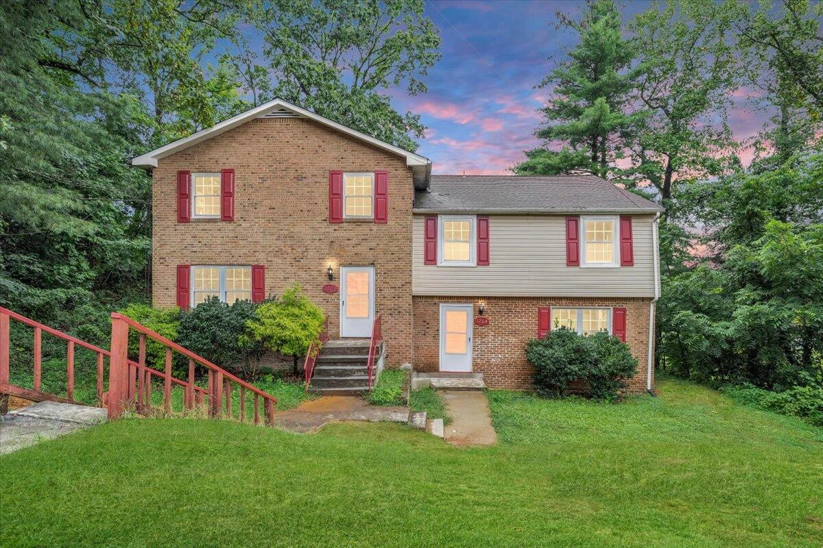 1702 Elbert DR