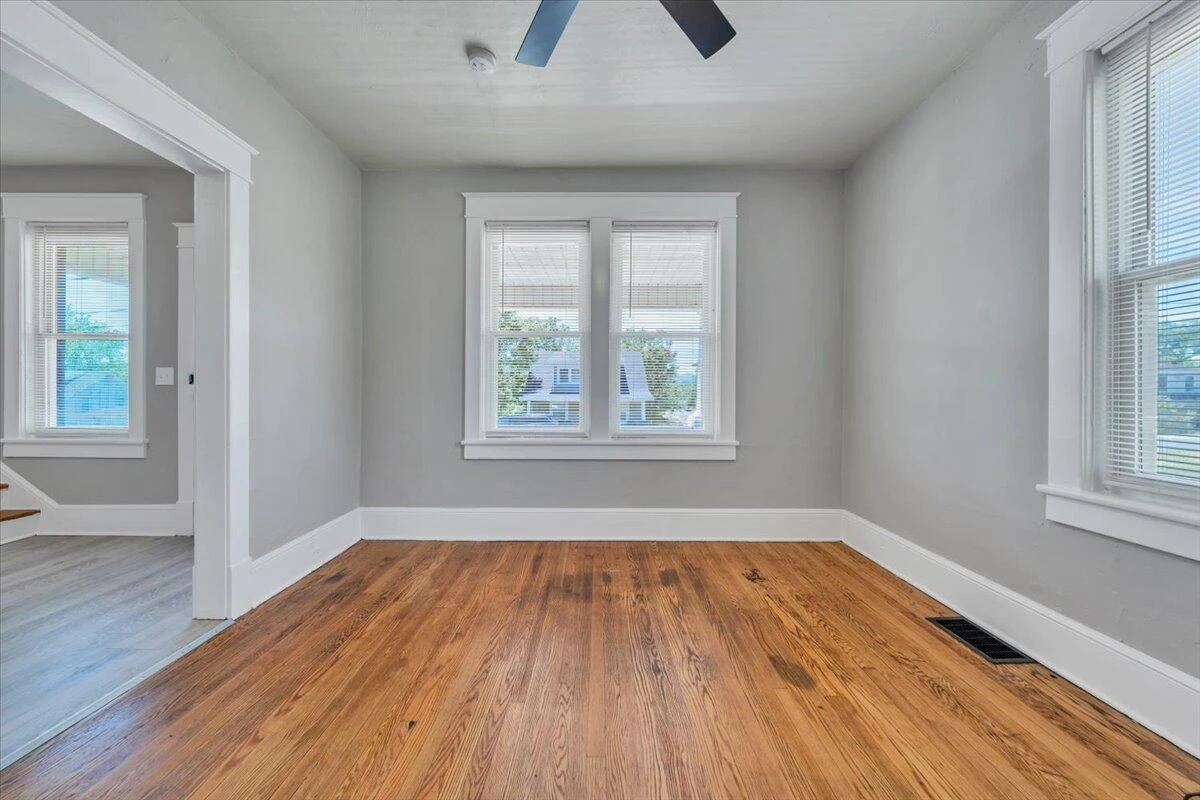 1627 Mercer AVE NW - Photo 10