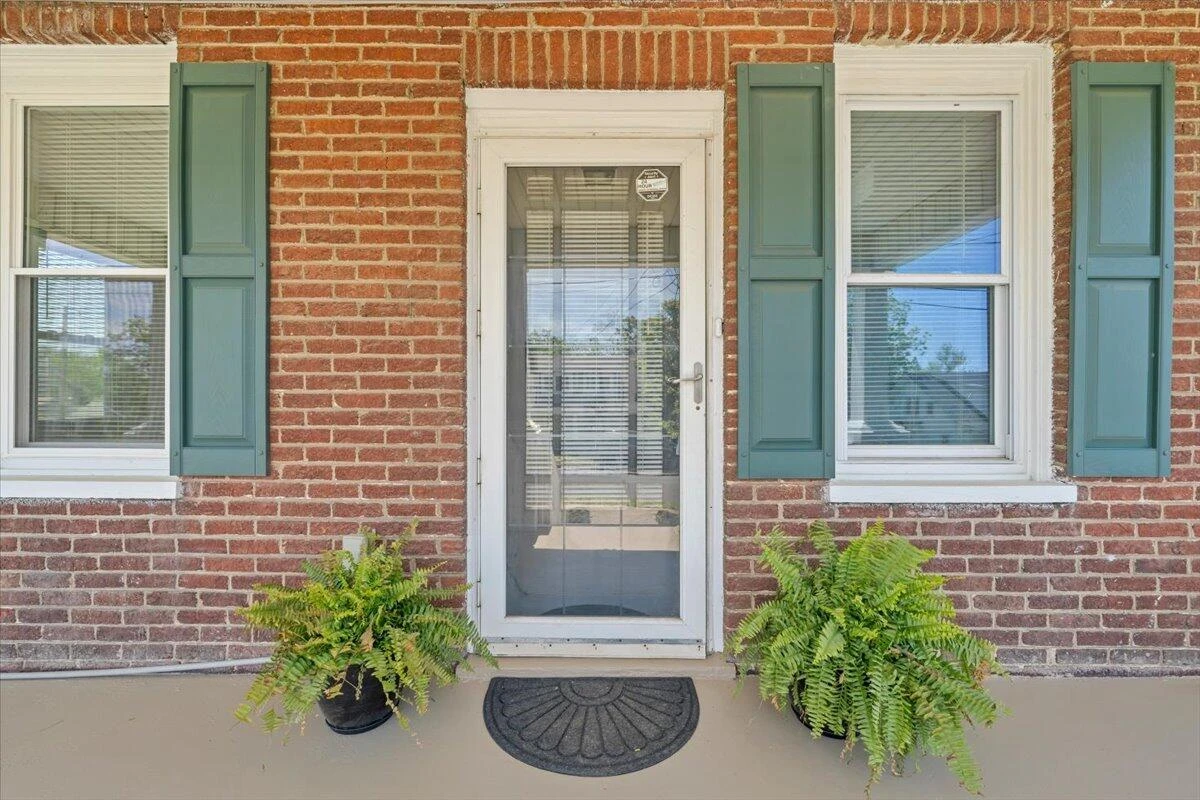 1627 Mercer AVE NW - Photo 2