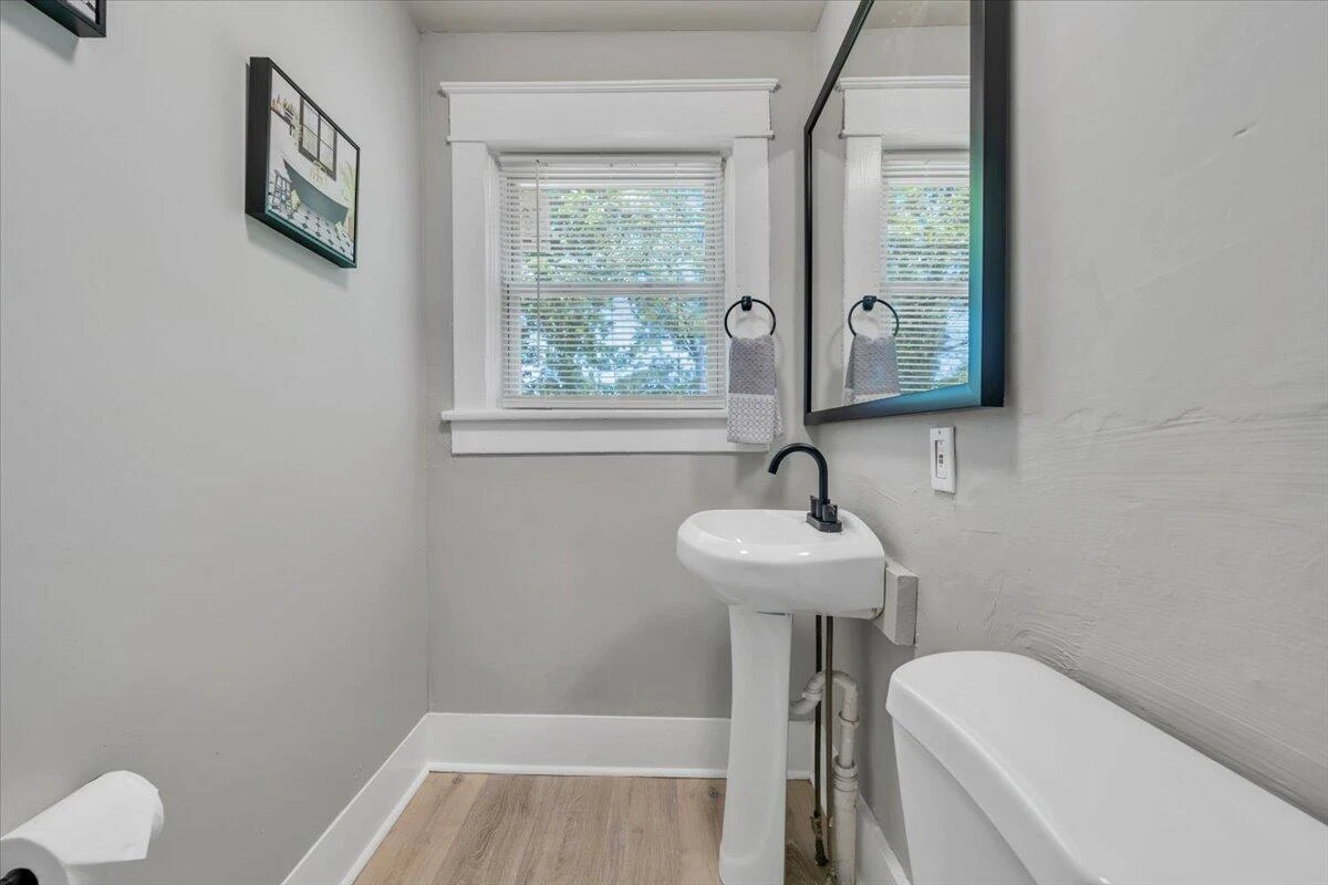 1627 Mercer AVE NW - Photo 21