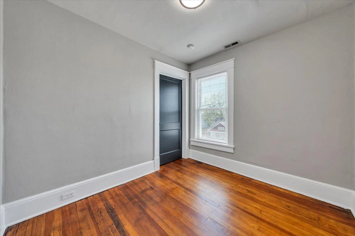 1627 Mercer AVE NW - Photo 22