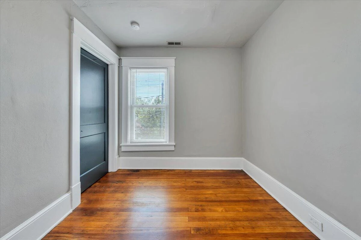 1627 Mercer AVE NW - Photo 23