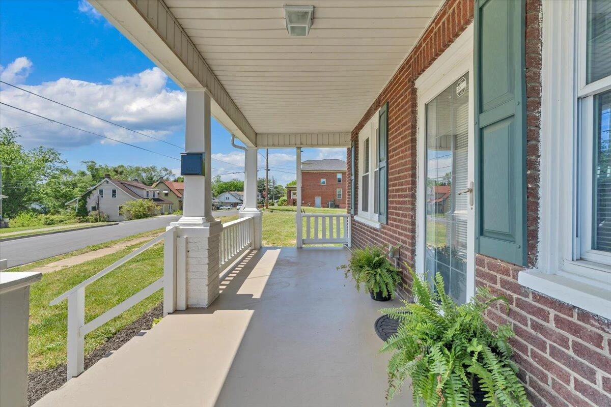 1627 Mercer AVE NW - Photo 3