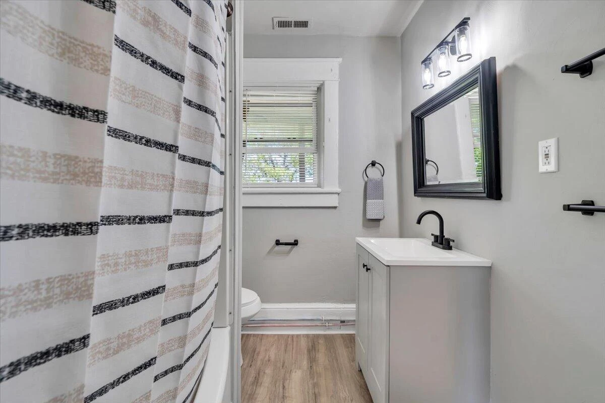 1627 Mercer AVE NW - Photo 31