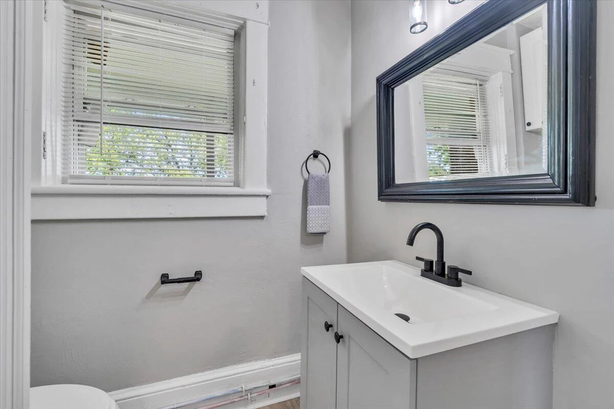 1627 Mercer AVE NW - Photo 32