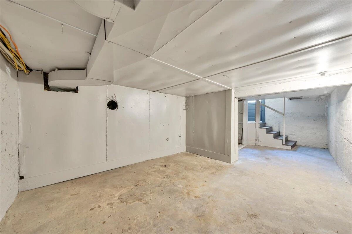 1627 Mercer AVE NW - Photo 41