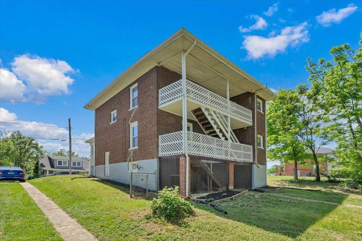 1627 Mercer AVE NW - Photo 47