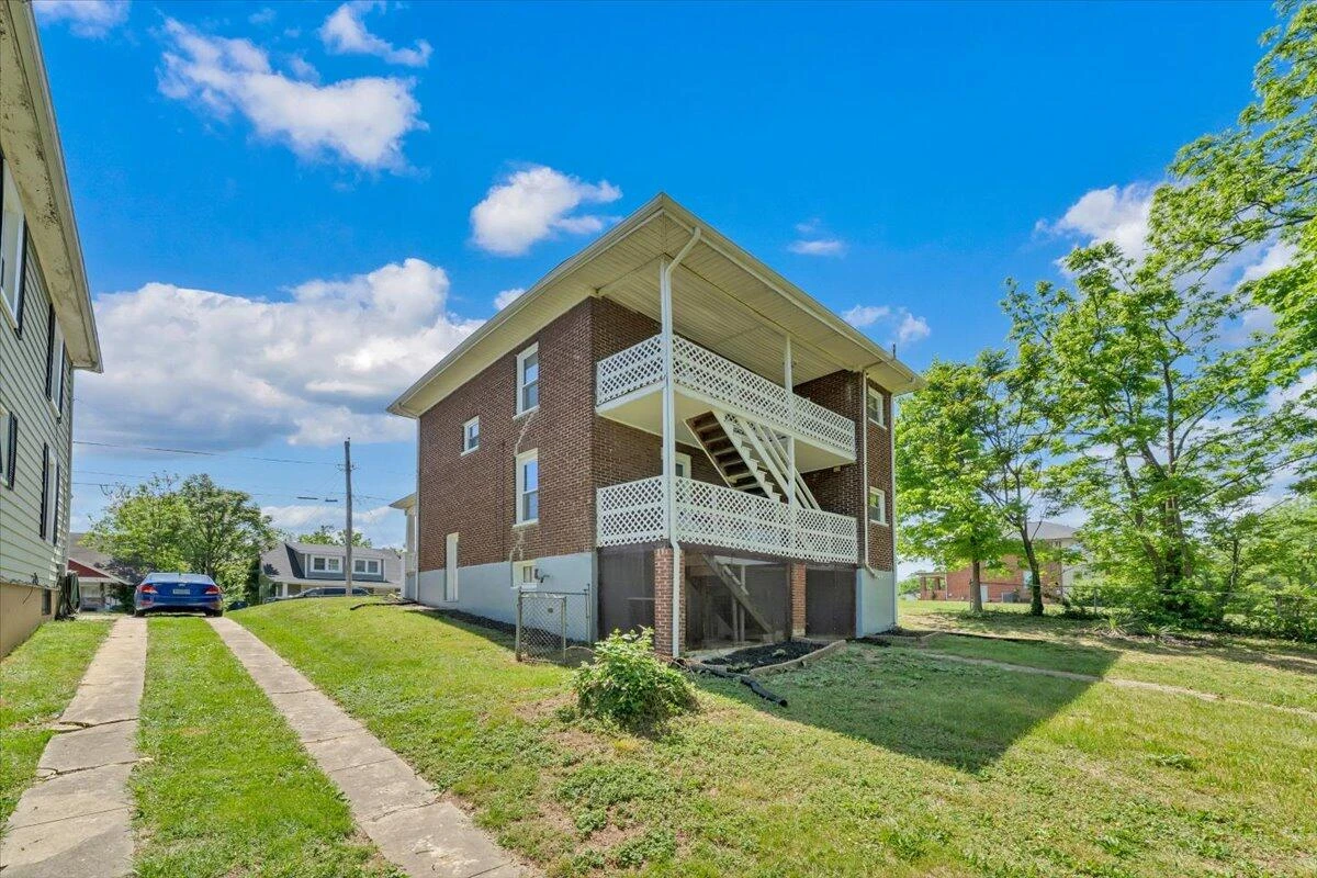 1627 Mercer AVE NW - Photo 48