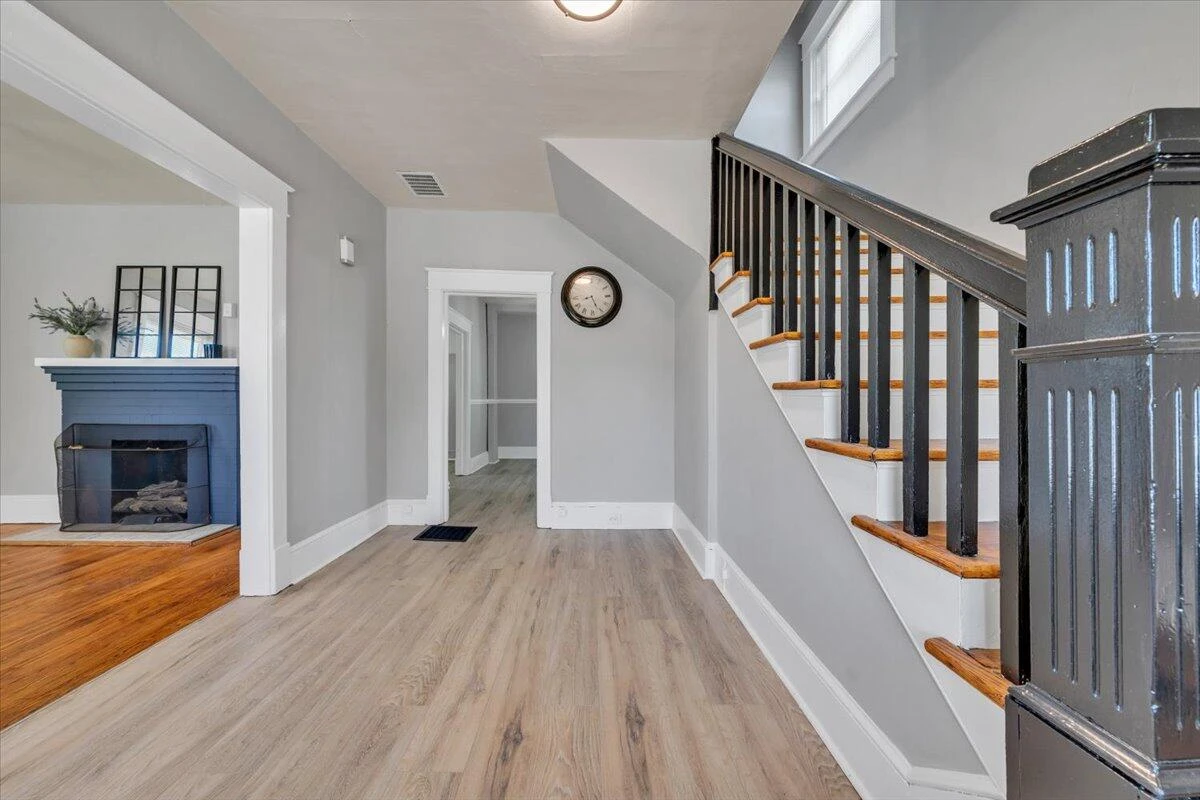 1627 Mercer AVE NW - Photo 5
