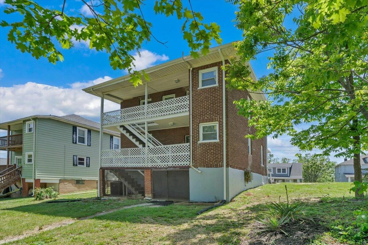 1627 Mercer AVE NW - Photo 52