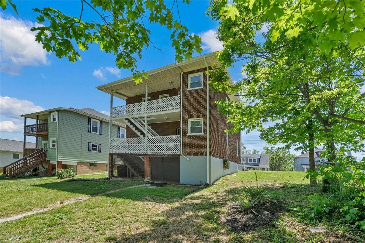 1627 Mercer AVE NW - Photo 53