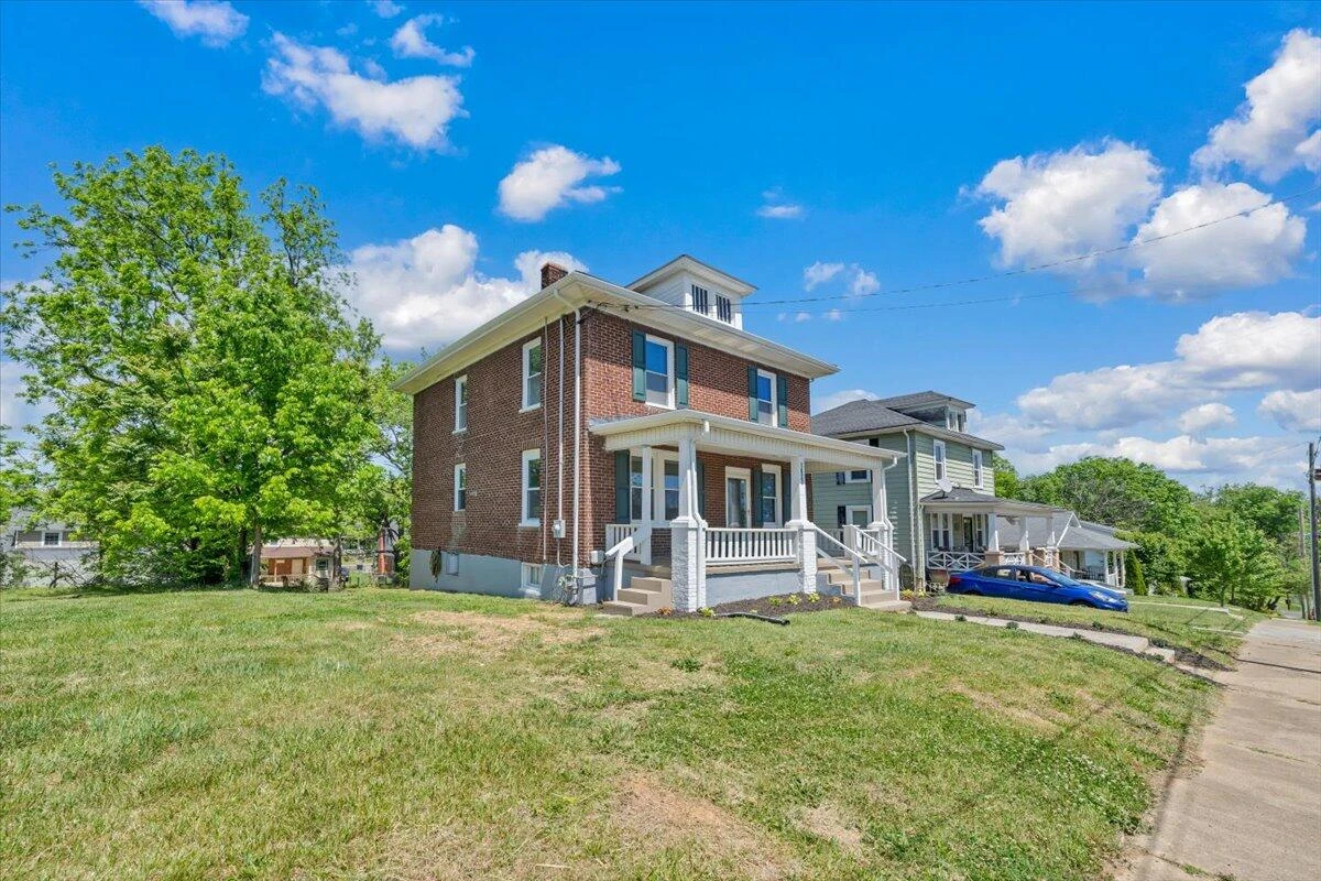 1627 Mercer AVE NW - Photo 56