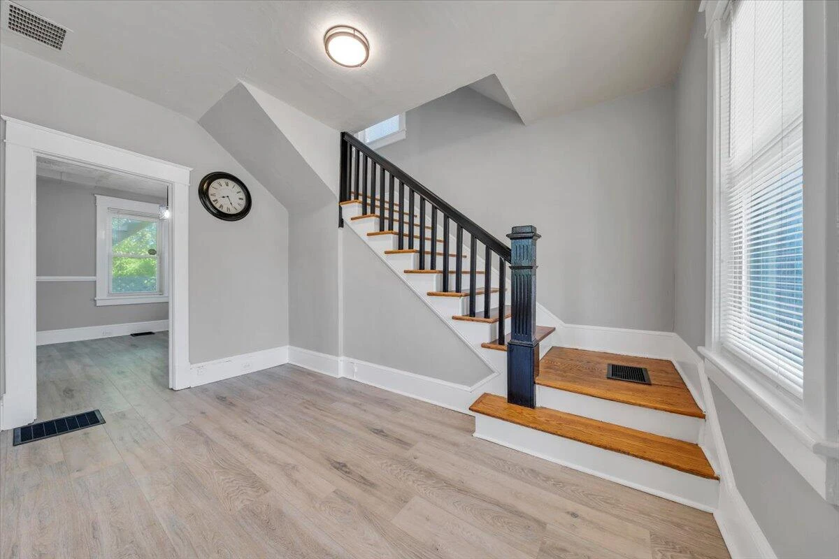 1627 Mercer AVE NW - Photo 6