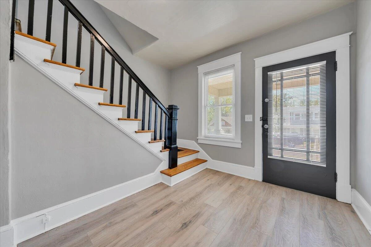 1627 Mercer AVE NW - Photo 7