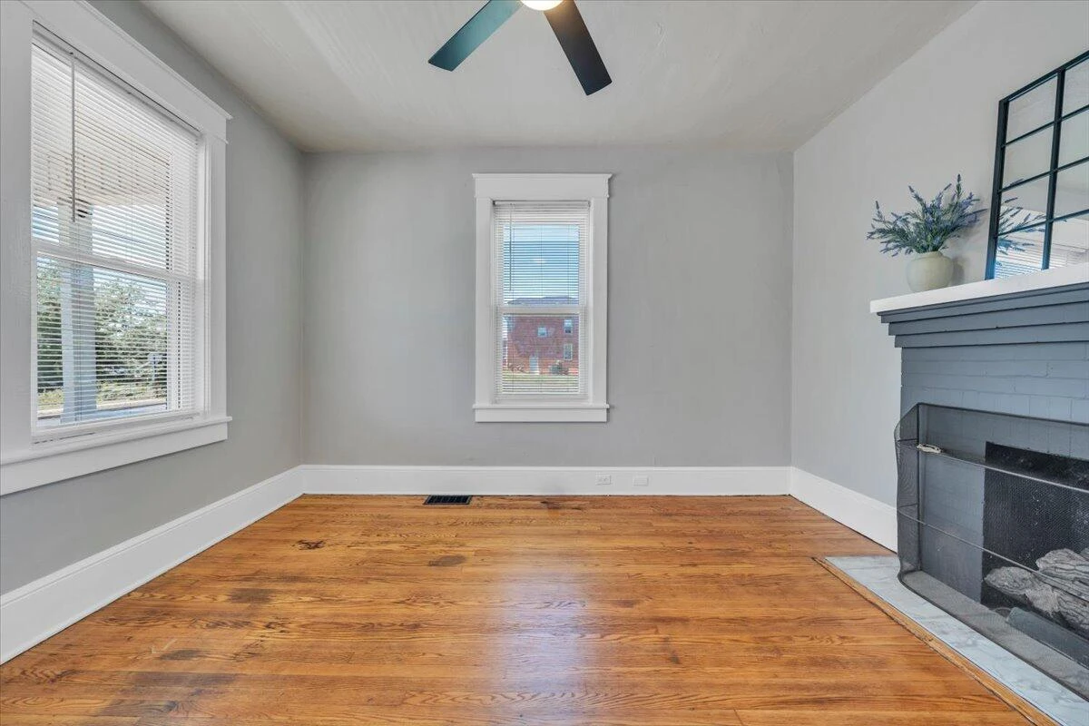 1627 Mercer AVE NW - Photo 8