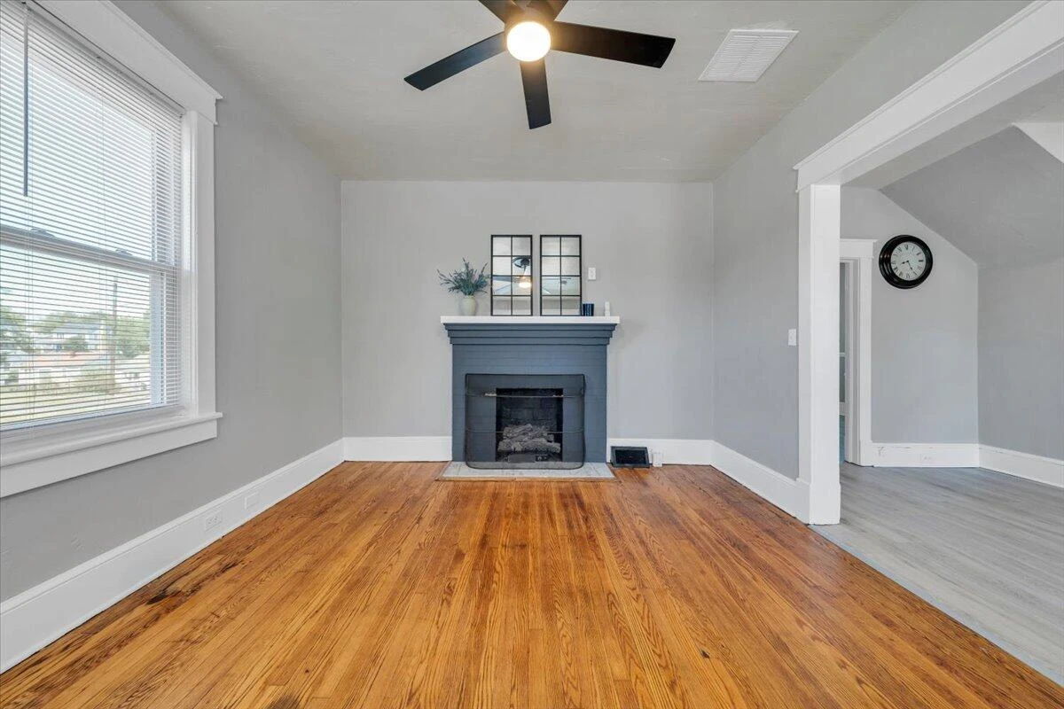 1627 Mercer AVE NW - Photo 9