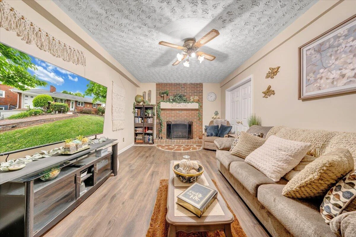 1625 Eanes RD - Photo 32