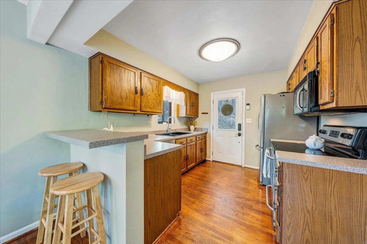 8664 Martins Creek RD - Photo 11