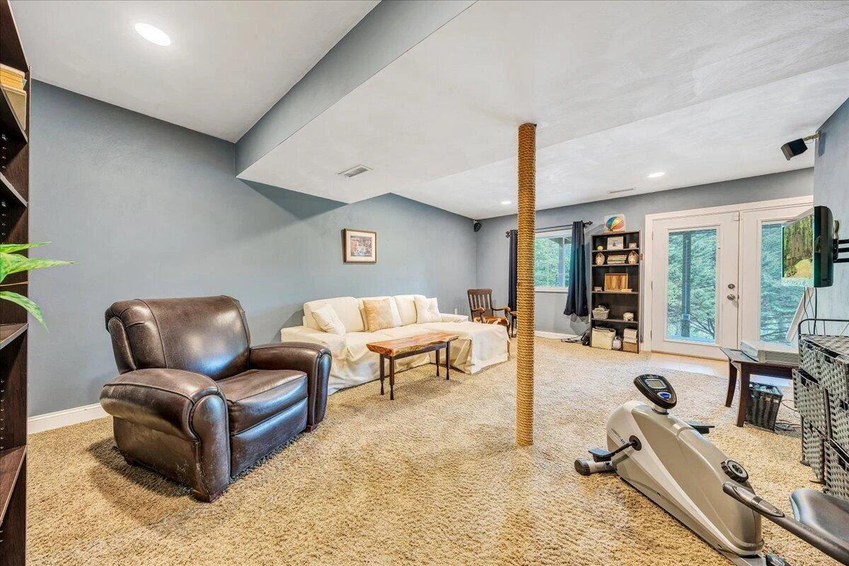 8664 Martins Creek RD - Photo 22