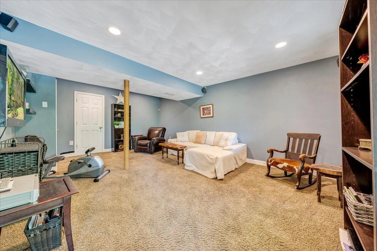 8664 Martins Creek RD - Photo 24