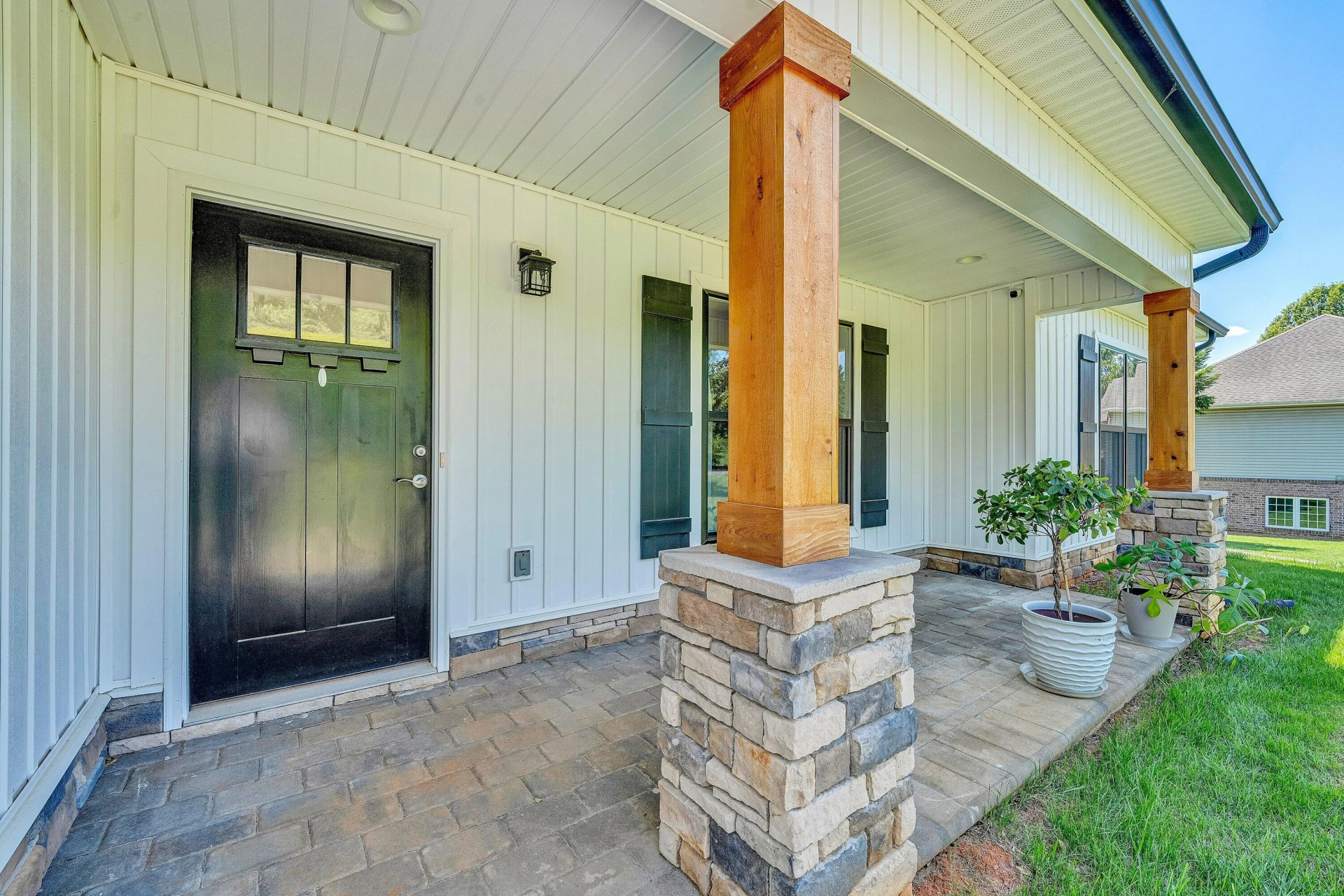 915 Morewood RD - Photo 2