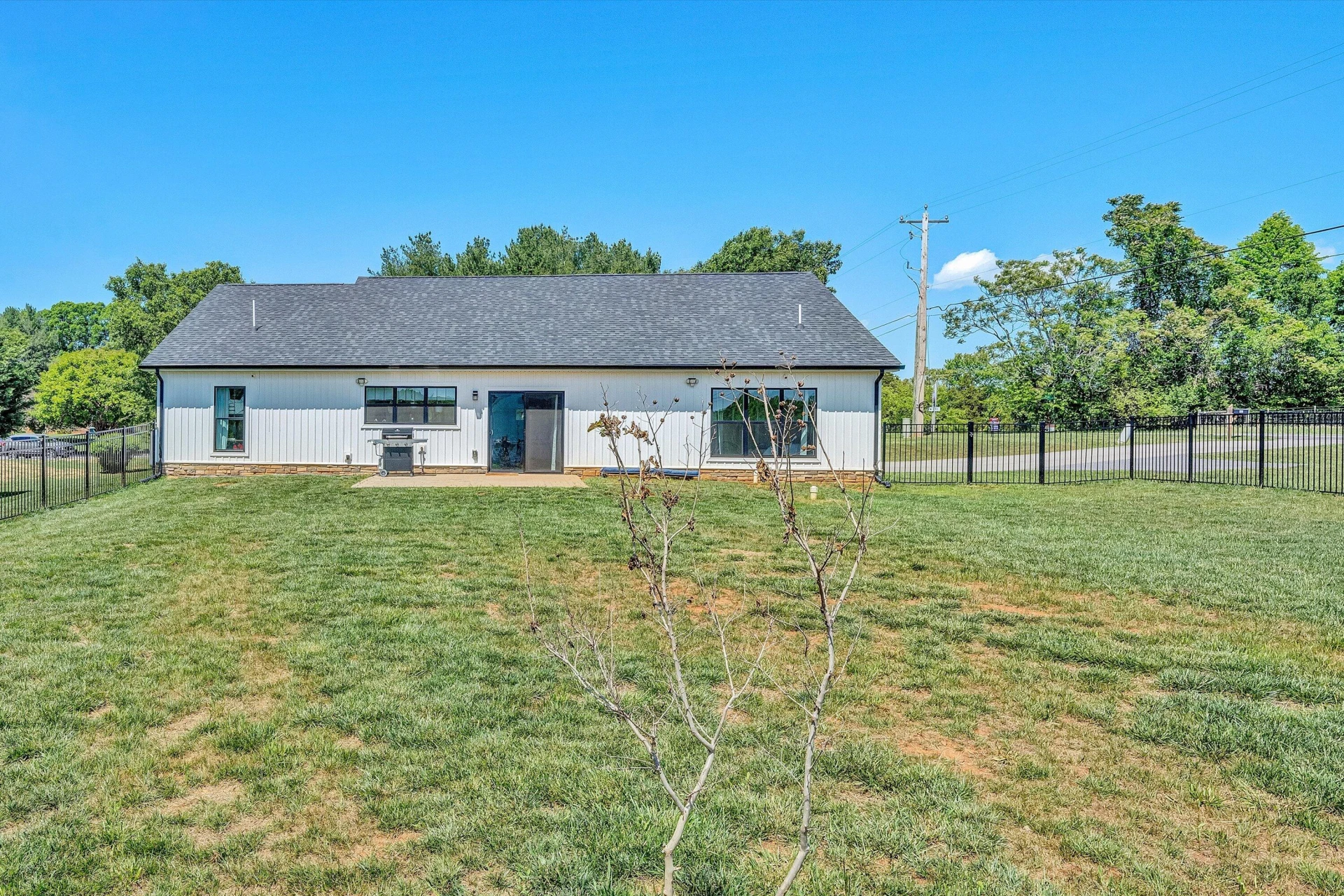 915 Morewood RD - Photo 40