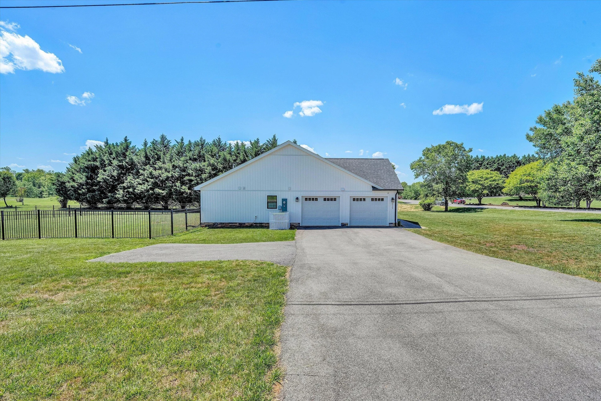 915 Morewood RD - Photo 45