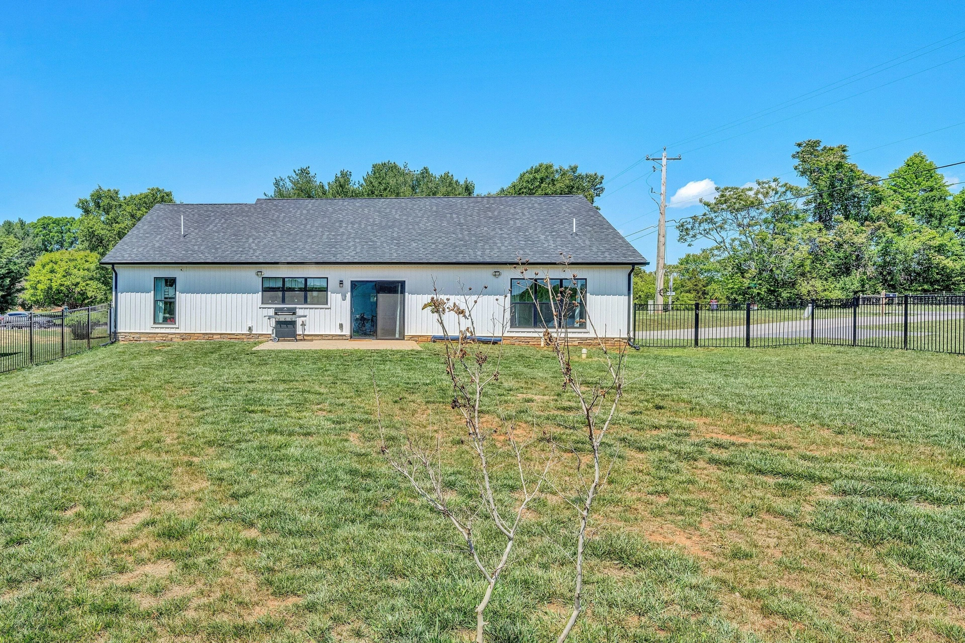 915 Morewood RD - Photo 46