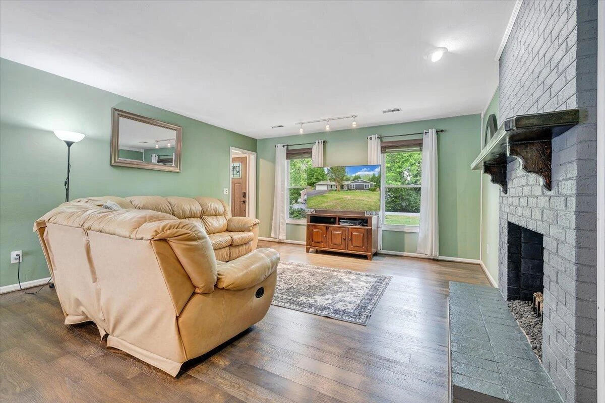 1233 Martha DR NW - Photo 12