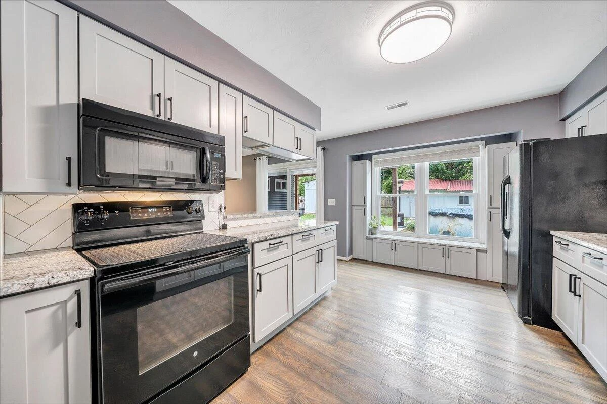 1233 Martha DR NW - Photo 20