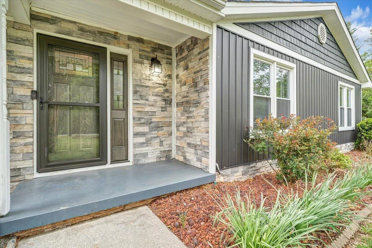 1233 Martha DR NW - Photo 3