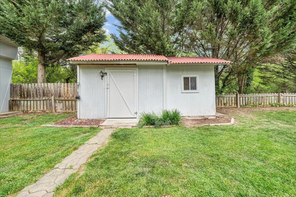 1233 Martha DR NW - Photo 53