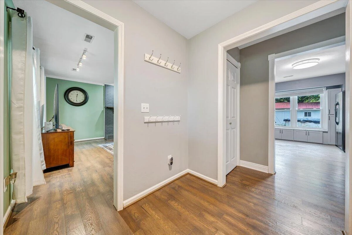 1233 Martha DR NW - Photo 6